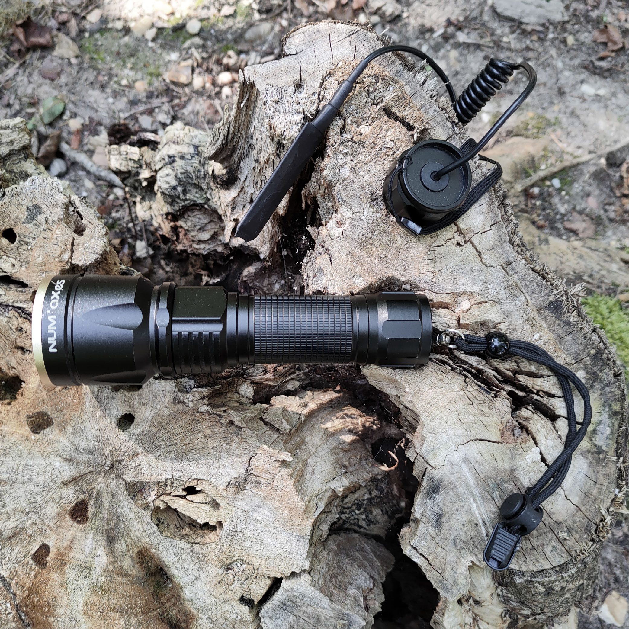 num-axes-lmp1019-lampe-torche-led-multicolore-rechargeable-1000-lumens-blanc-rou image 3